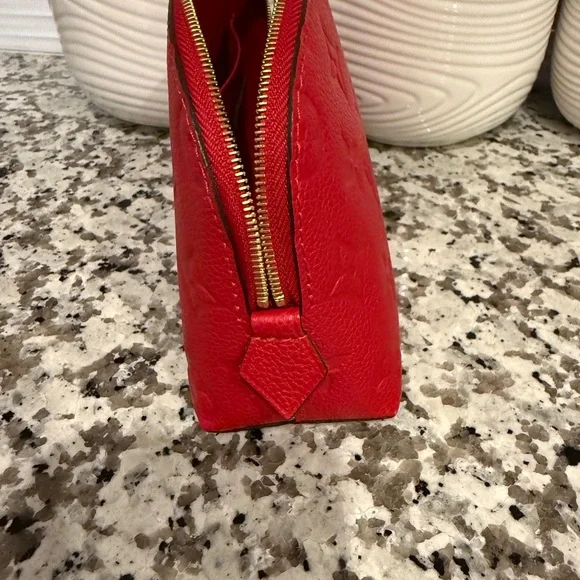 Luis Vuitton Red Designer Embossed Leather Pouch/ Cosmetic Pouch ❤️❤️ - Picture 3 of 7